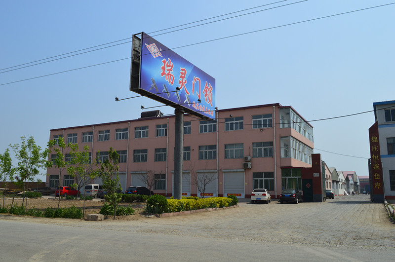 塑鋼配件——傳動器，塑鋼執(zhí)手，塑鋼合頁，角部鉸鏈，復合膠條